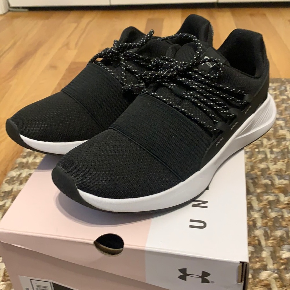 Black Under Armor Women Charged Breathe LACE